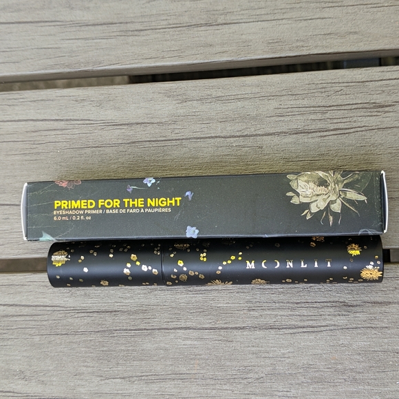 Moonlit Makeup Primed For The Night - Picture 2 of 5